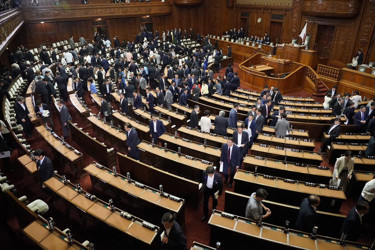 共同通信「政府が提出した64個の法案、全て成立だぞけしからん！！」