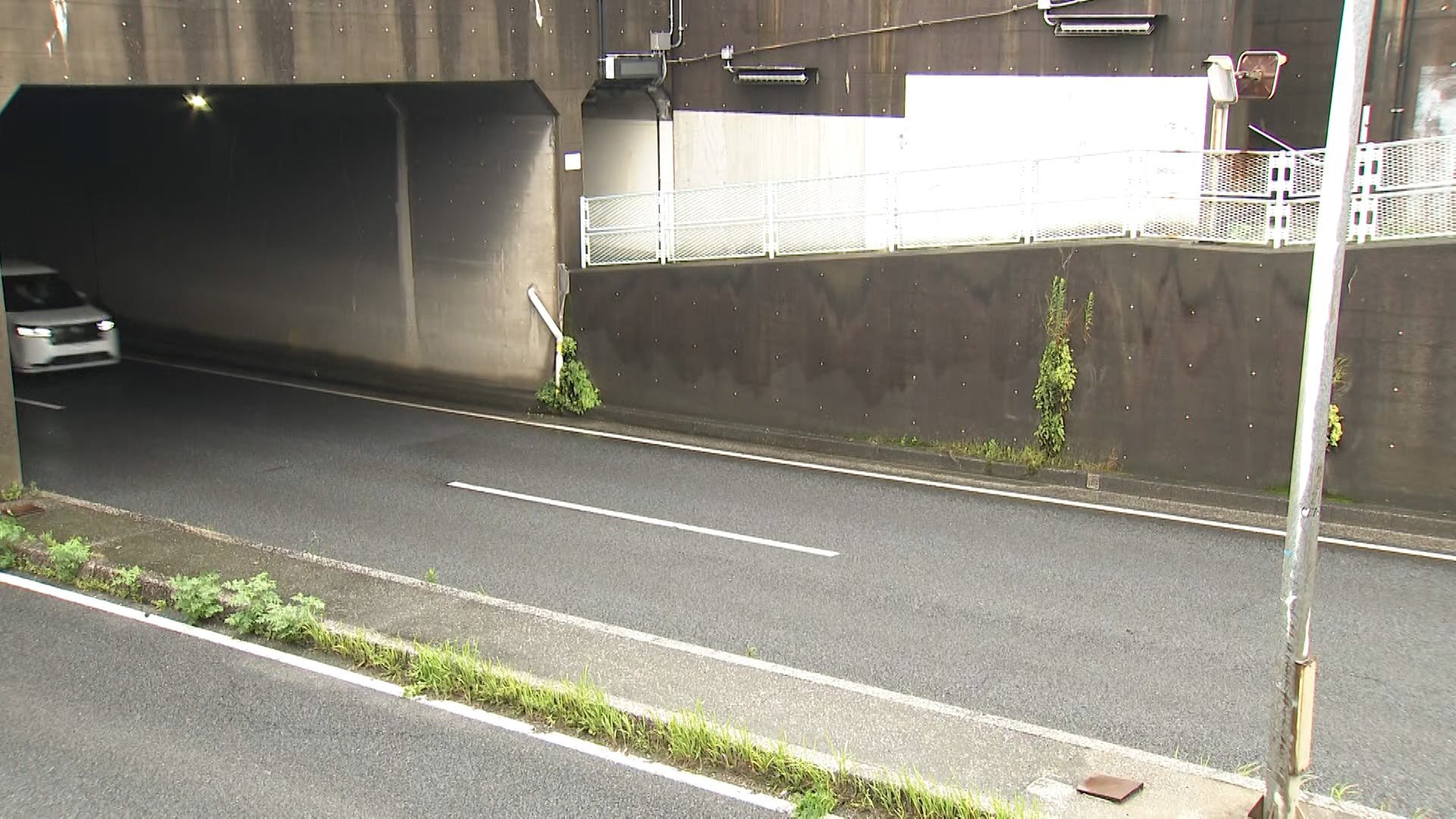 18歳の車カスのガキを逮捕。中央分離帯突っ込み友だち2人を殺す。危険運転致死で実名公開しろ