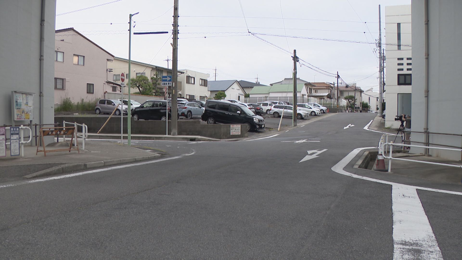 孫の小学女児が車に手をかけたままの状態で祖父車カスが発進。全身から血を噴き出して意識不明の重体w