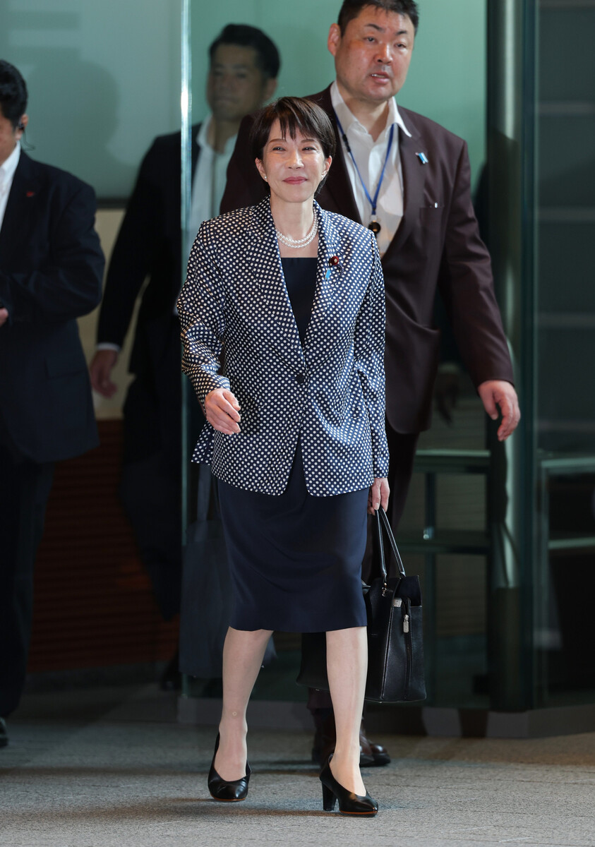 高市さんって女性で人気があるだけで、就任してから政治的に何かしたか？