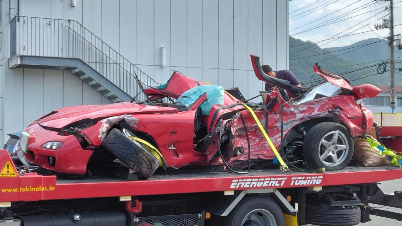 馬鹿「RX-7は戦闘機」←大笑いwwwお前本物の戦闘機見たことあるんかw RX-7乗った車カス2人死亡w
