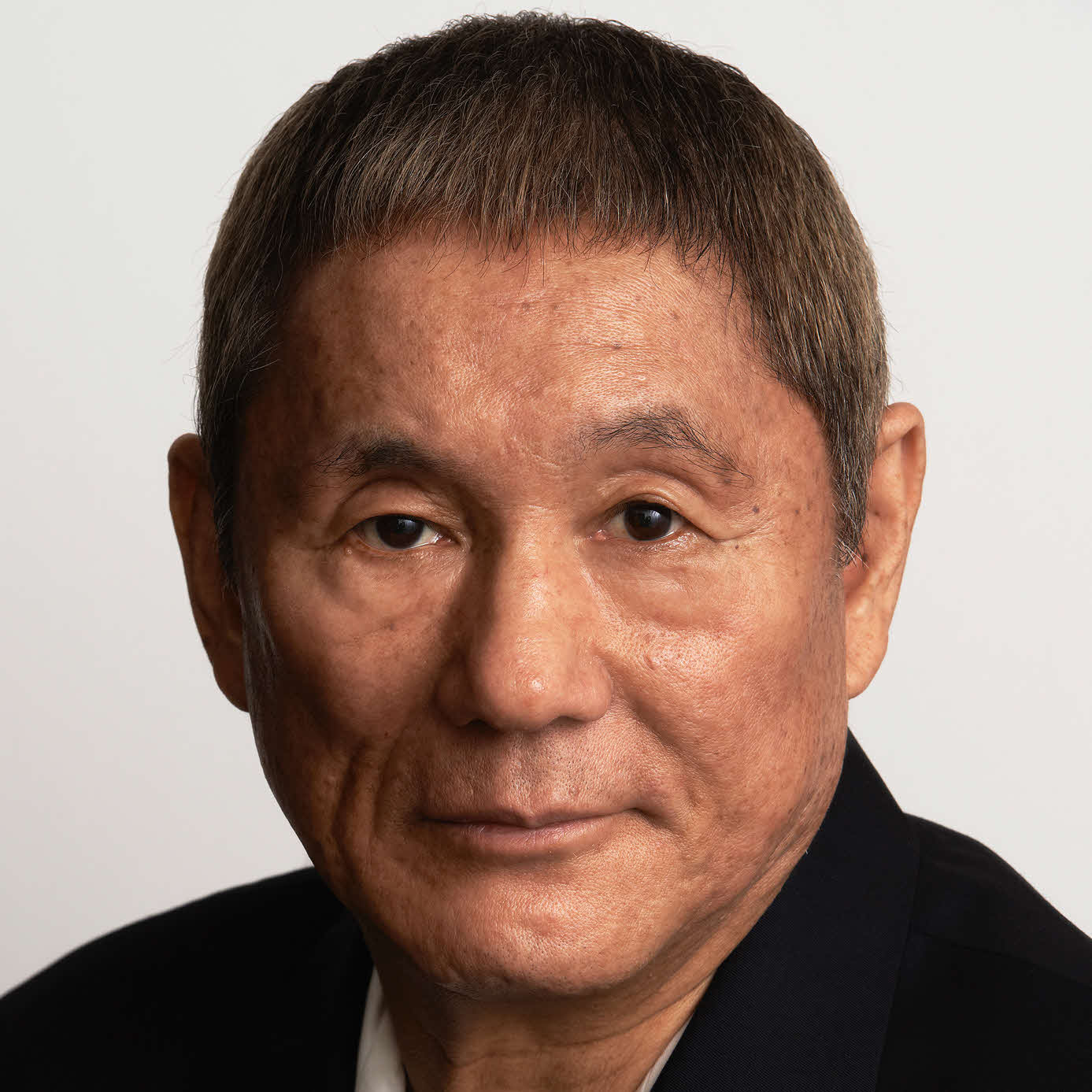 コンビニ前で喫煙しているとよく知らない人と雑談になるんだけどお前らってそういうのあるの？