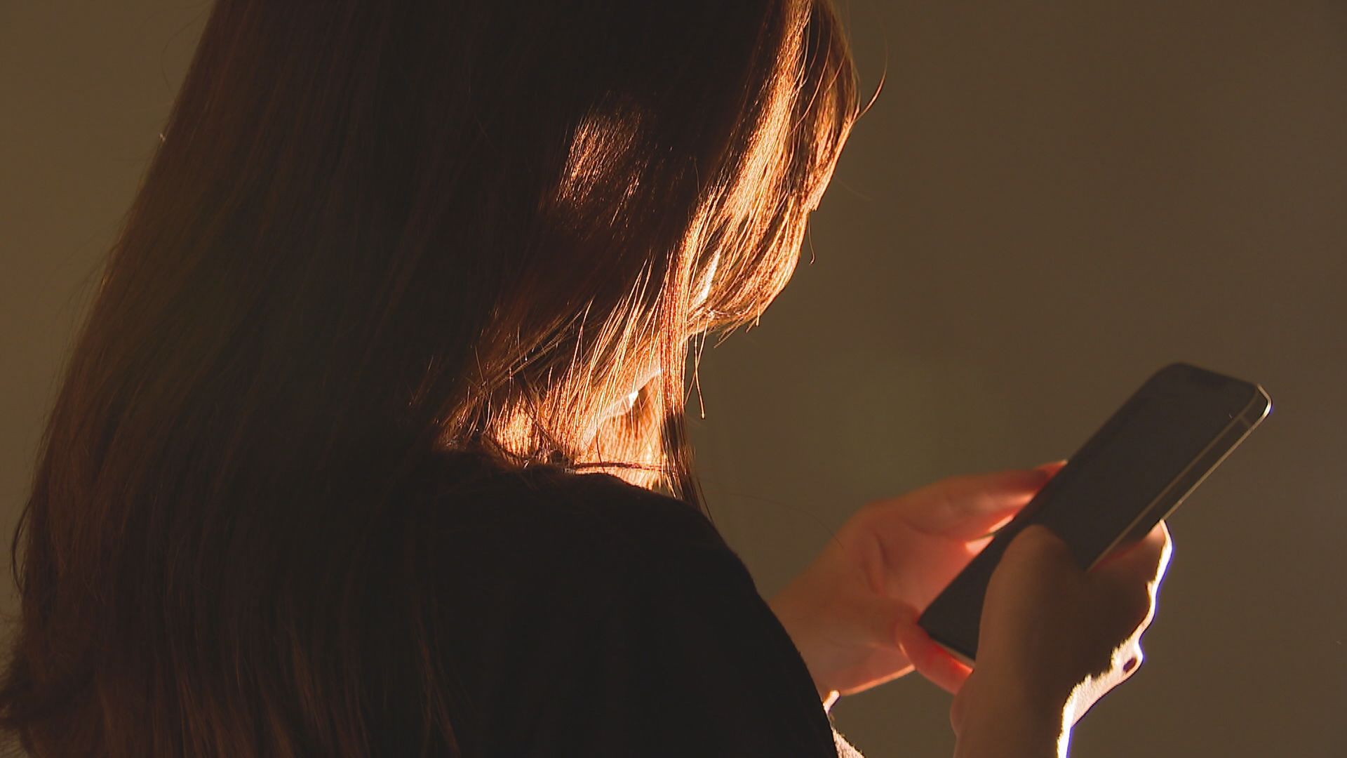 女性に28回電話をかけ、そのうち5回「お付き合いしてもらえないかな、大好きです」65歳男逮捕