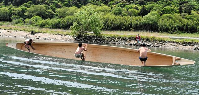 【巡視中に転覆】国土交通省委託事業者の船が転覆事故、乗員の一人が死亡