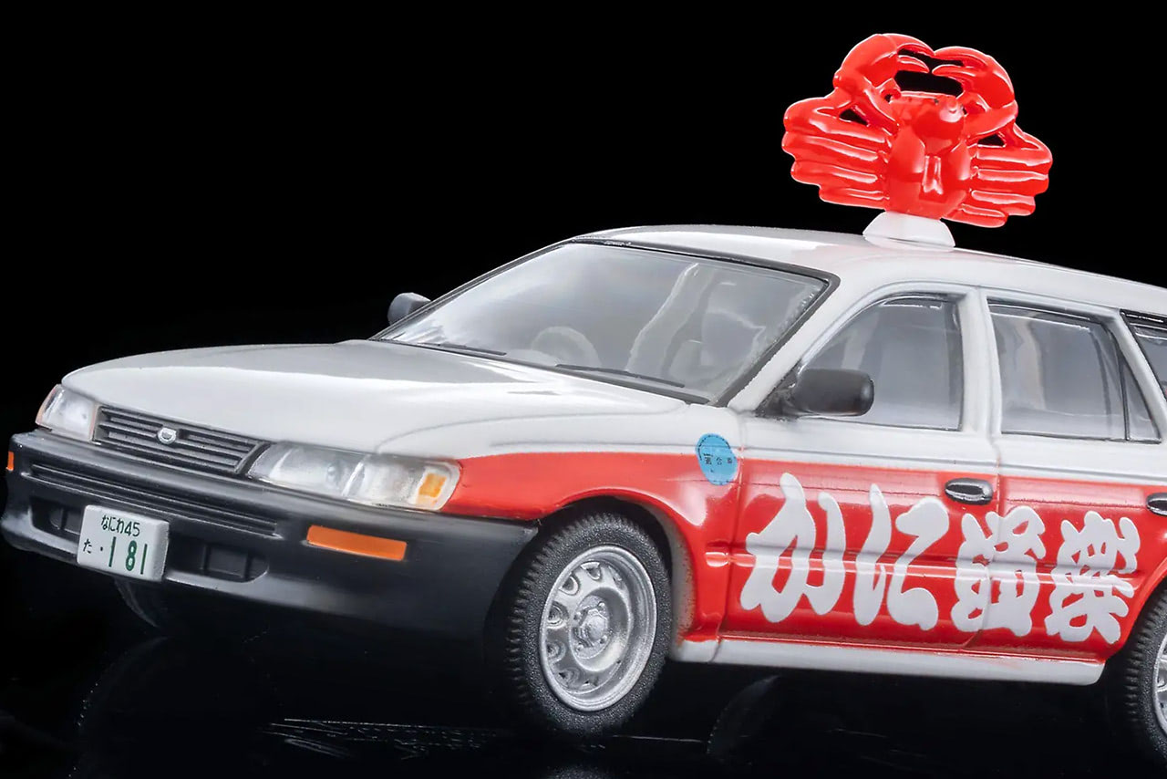 トミカ、1／64スケール　カローラ バン DX（かに道楽）4950円（税込み）　12月発売