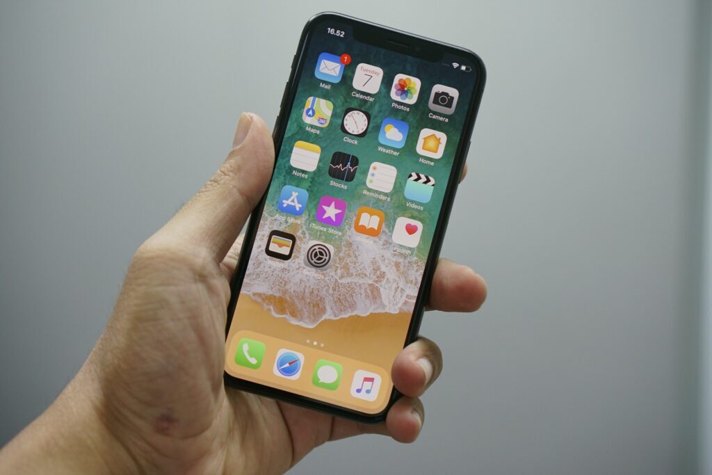アップル「よその会社（Android勢？）はすぐに使えなくなる」
