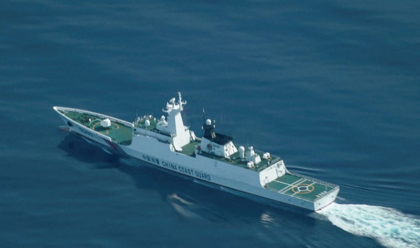 南シナ海で中国海警がフィリピン兵を棍棒で殴打、中国「意図的な挑発だ」と厳重抗議