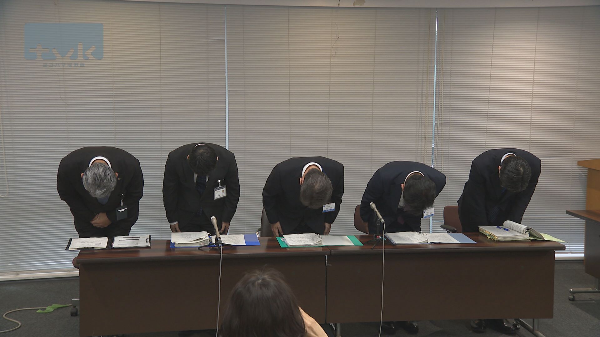 30代高校教諭、顧問を務める部の女生徒2人と週一デートセックスを繰り返した容疑で懲戒免職