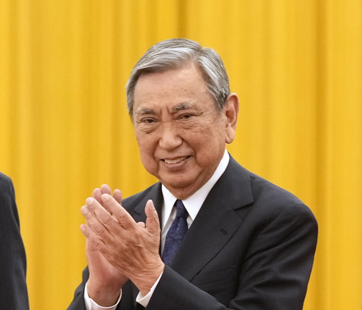 日本、ついに中国に土下座へwwwww 赤沢大臣が中国に出向き関係改善を模索。経済団体も同行