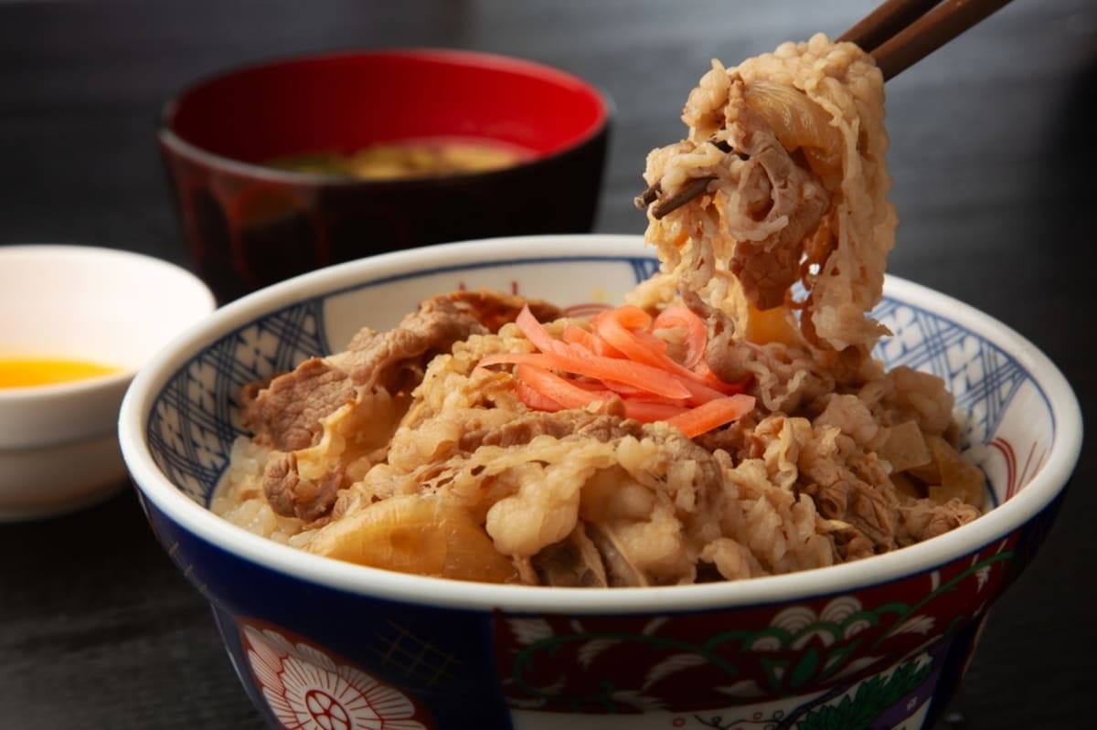 スーパーで弁当買ったら「店内で食うので」と消費税を10％にしているが8％で買って食う方がいいのか？