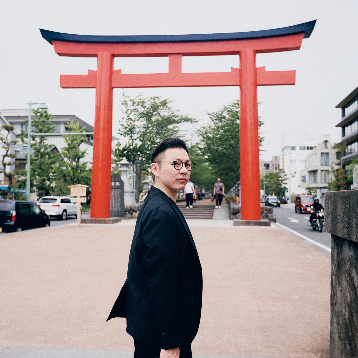 平安時代から、自分所有の土地に軍隊がいないと力ずくで奪われていたからな