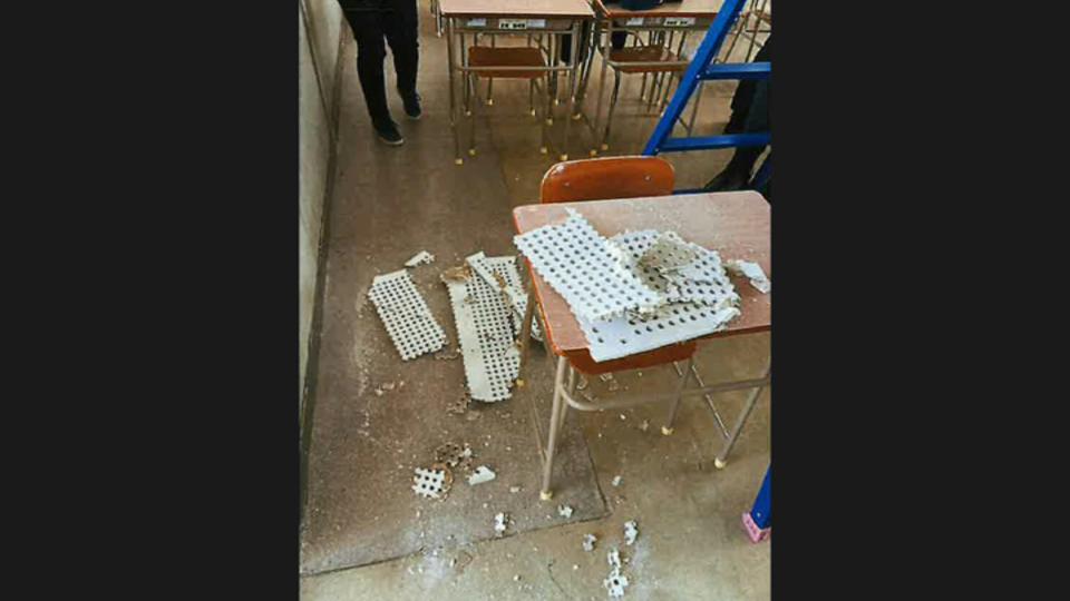 中学校のホームルーム中　教室の天井が剝がれ生徒の机に落下… その日欠席で無事