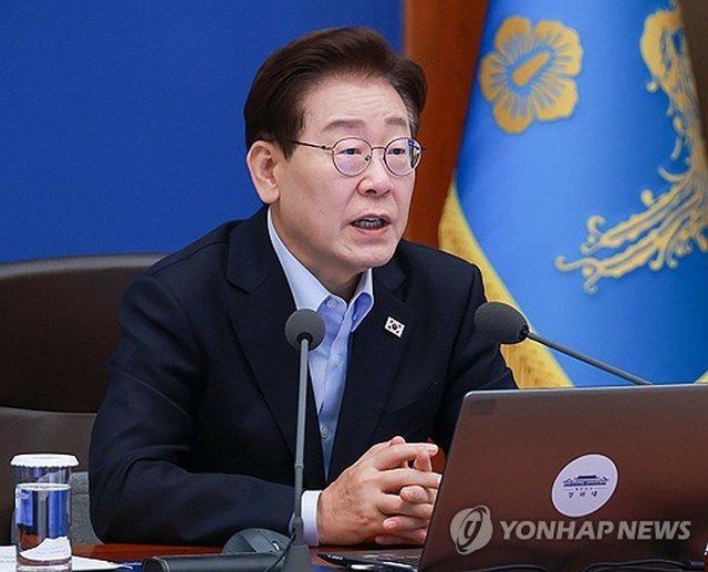 大統領によるサッカー監督叩き→支持率急上昇→大統領「国政なんざチョロい♪」