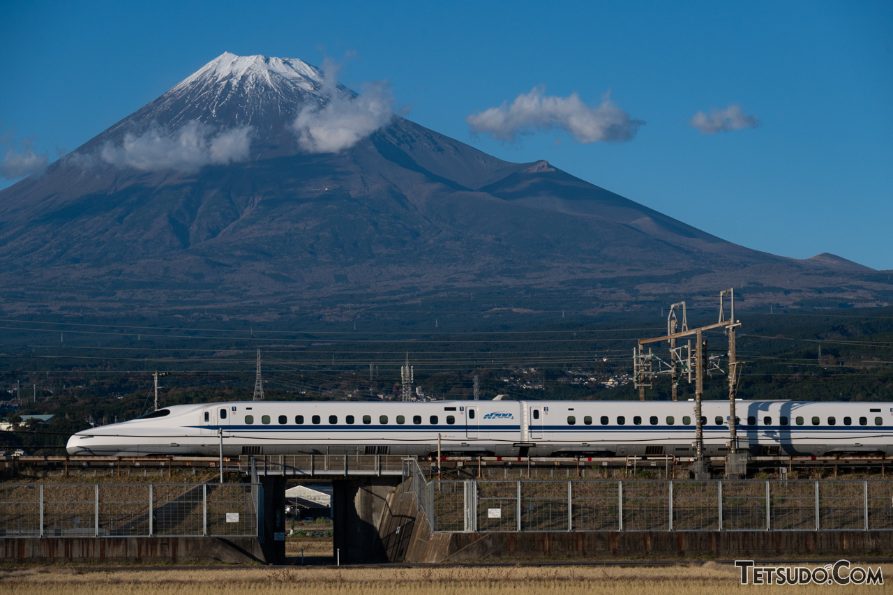 JR東海と西日本の客って貧乏人多いのか？なんで指定席券で騒ぐんだ？