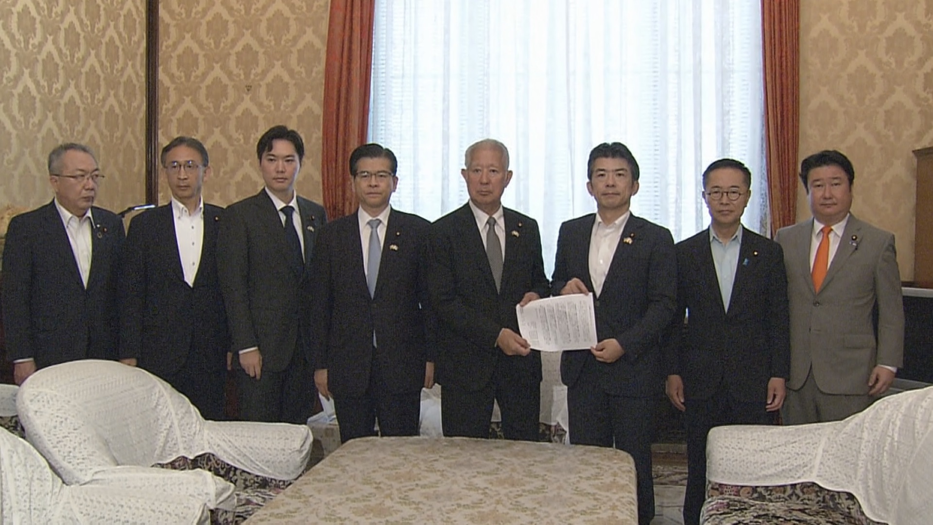 野党、国会正常化（週刊誌ネタの国会審議）を議長に申し入れ