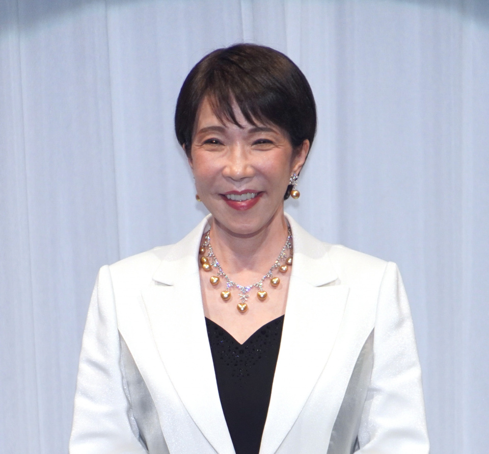 パヨク「ベストドレッサー賞で高市が高額ジュエリー貰ってた！」　運営会社「貸与だよ」