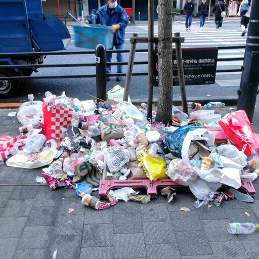 観光立国を謳う日本が世界標準の歩道のゴミ箱を頑なに設置しない→ポイ捨てが急増し深刻化wwwwww