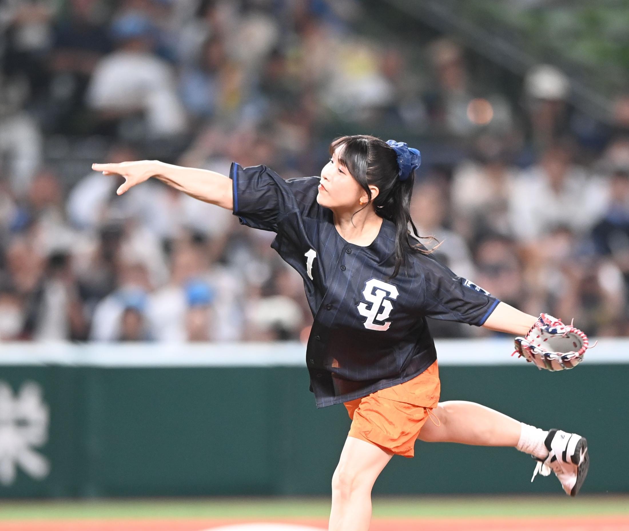 新田恵海さんのノーバン始球式