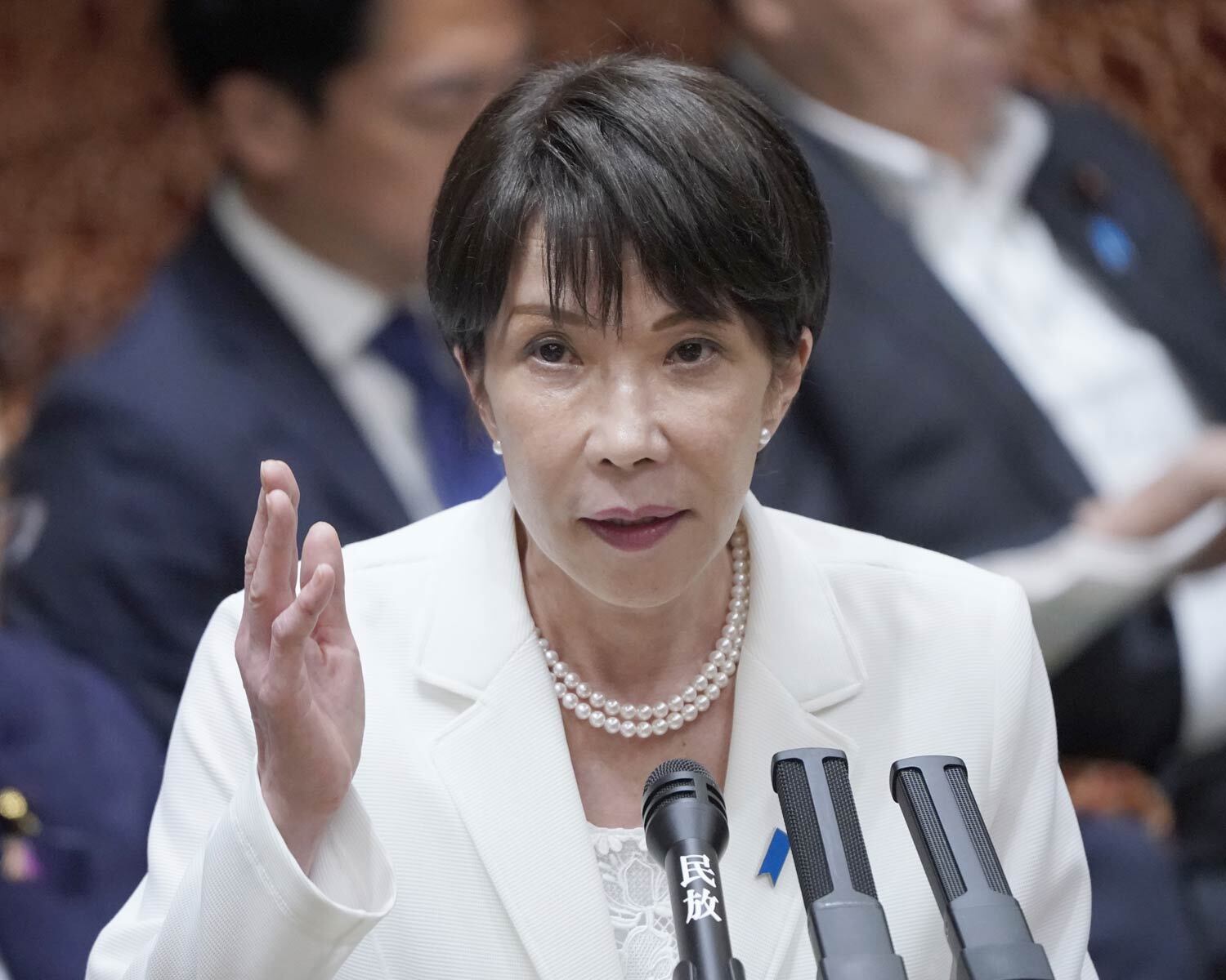 週刊文春「新聞が高市政権を猛批判しても支持率に響かない理由。高市首相は強く素晴らしい」