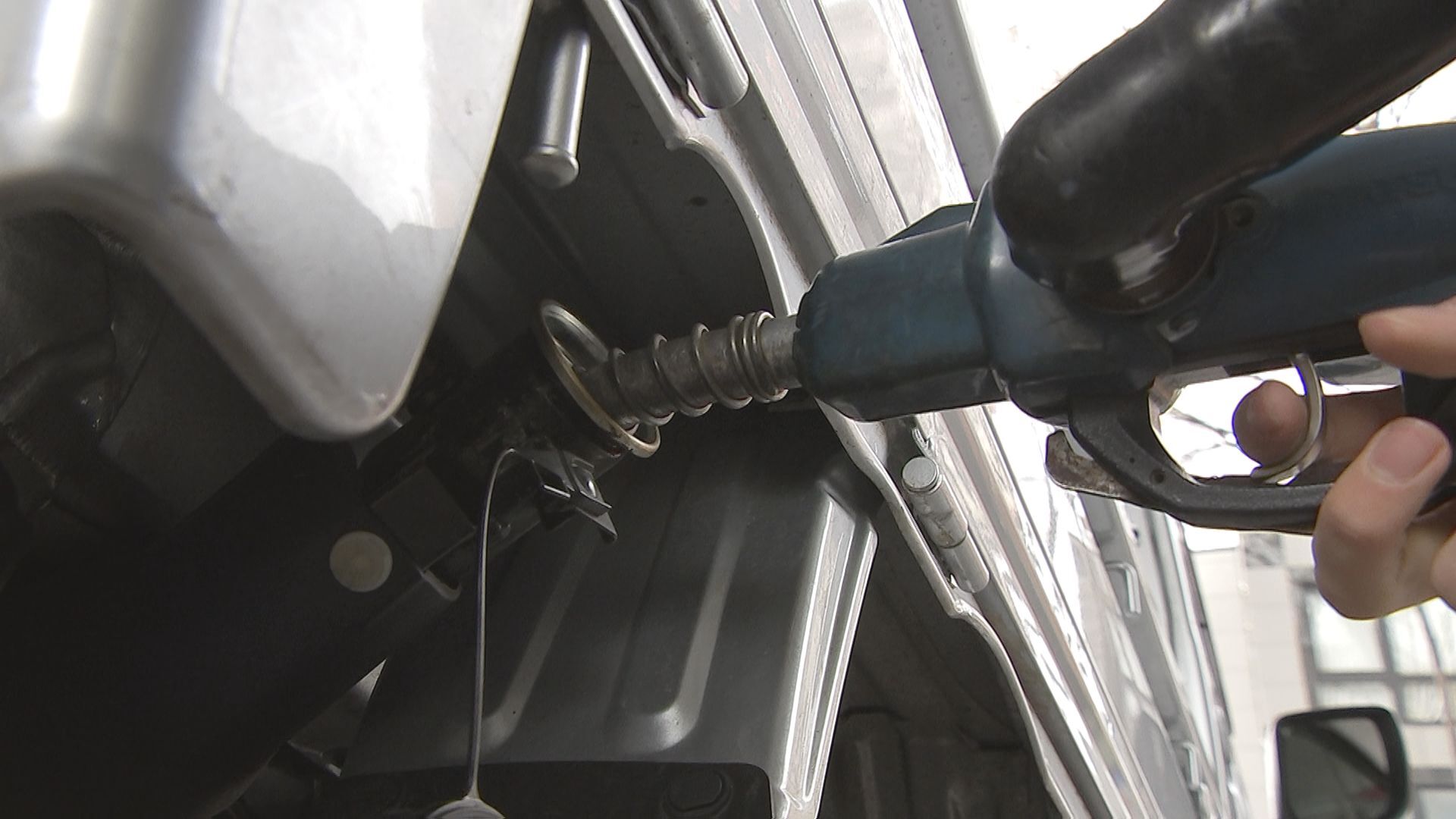 行楽シーズン終了後に…ガソリン目標価格を1L＝175円に引き上げ