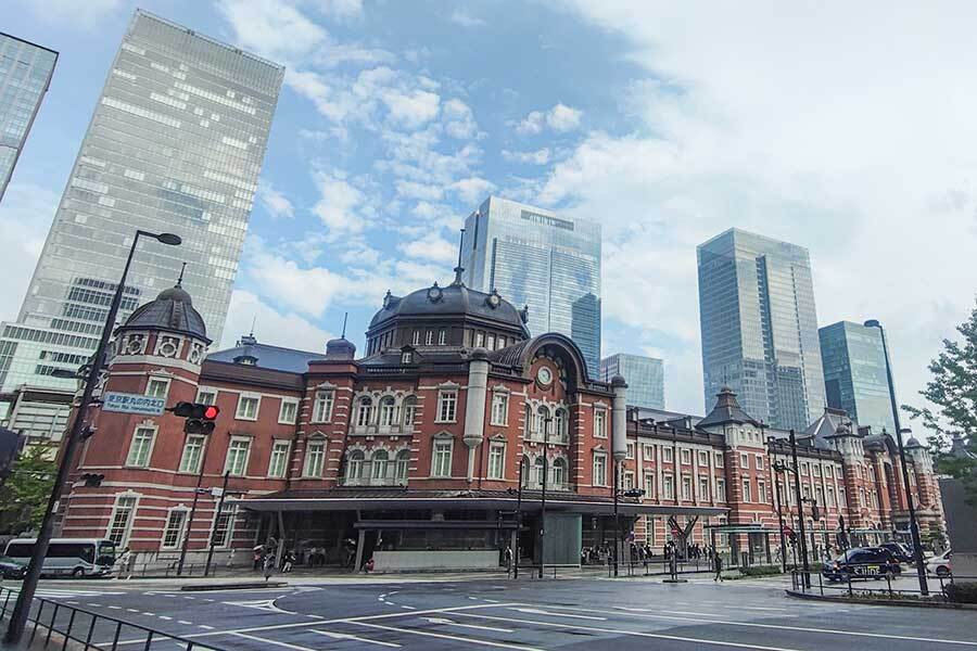日本人は人の脇を通る時も「すみません」と言ってしまうからな