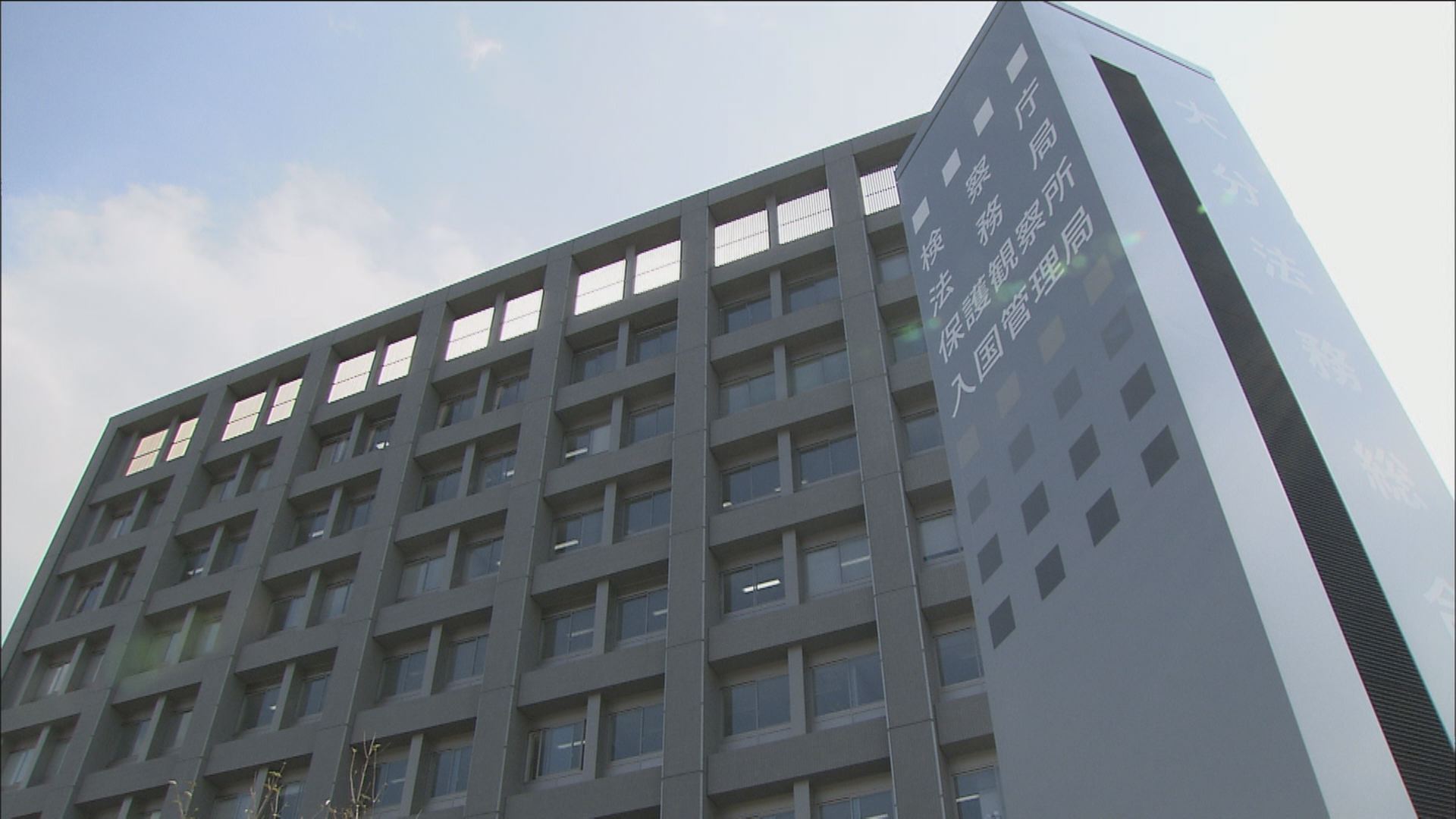 路上で突然女子中学生の右胸を突然左手で触った罪　会社員の石川一朗（26）起訴