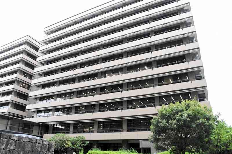 盗撮未遂の男性教諭・免職　現金9万円盗んだ教諭・停職5カ月　熊本県教委