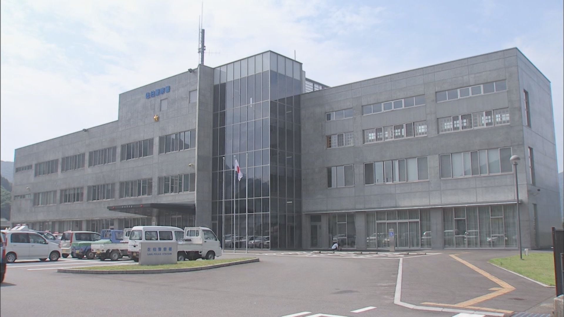 店舗敷地内で男女4人が相次ぎ刺される　4人がけが、病院に搬送　野下博司(44)を現行犯逮捕　大分