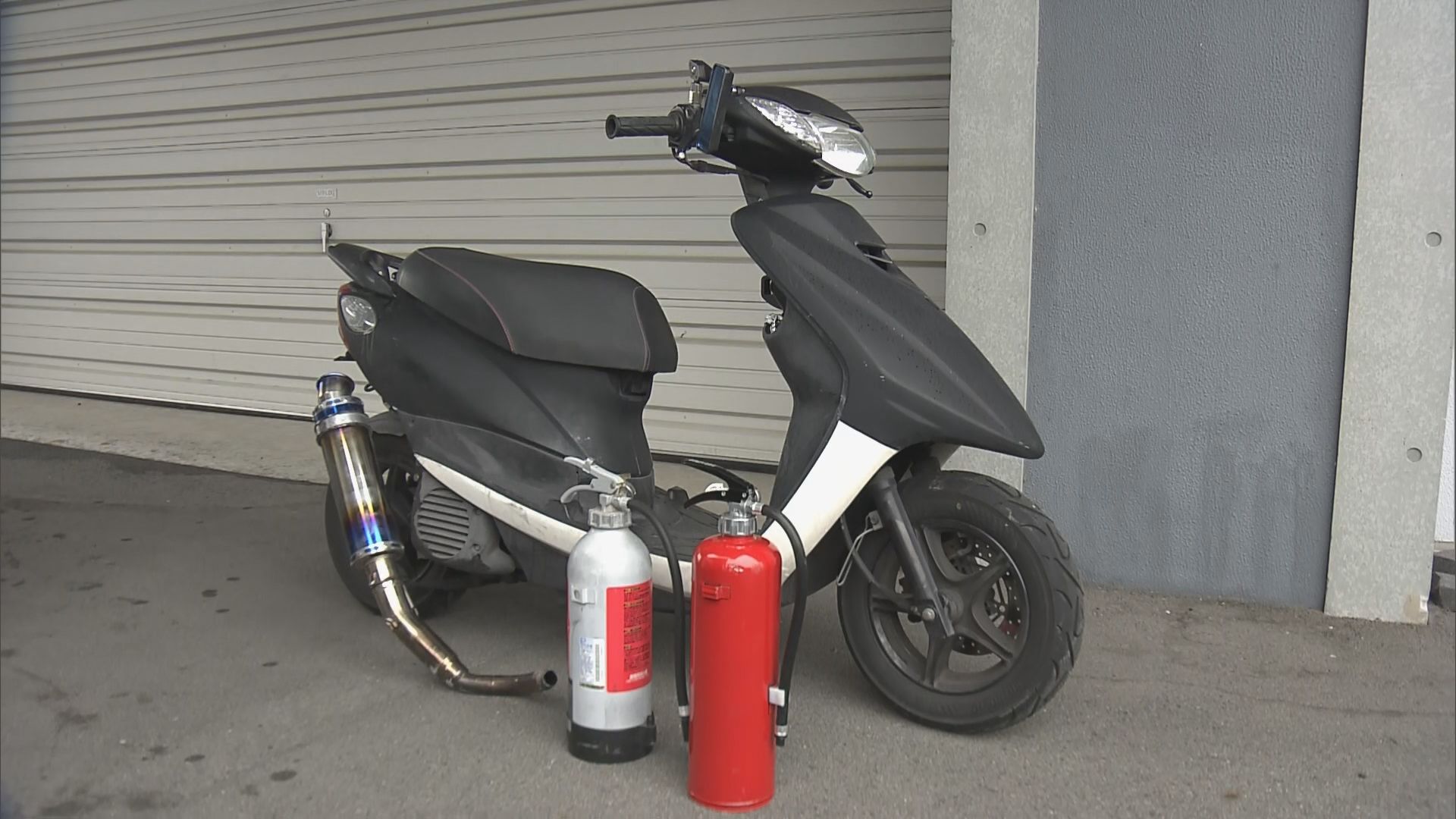 暴走行為を警戒中のパトカーに消火器噴射し生卵を投げつけた 15歳から19歳までの男女6人逮捕〈岐阜〉