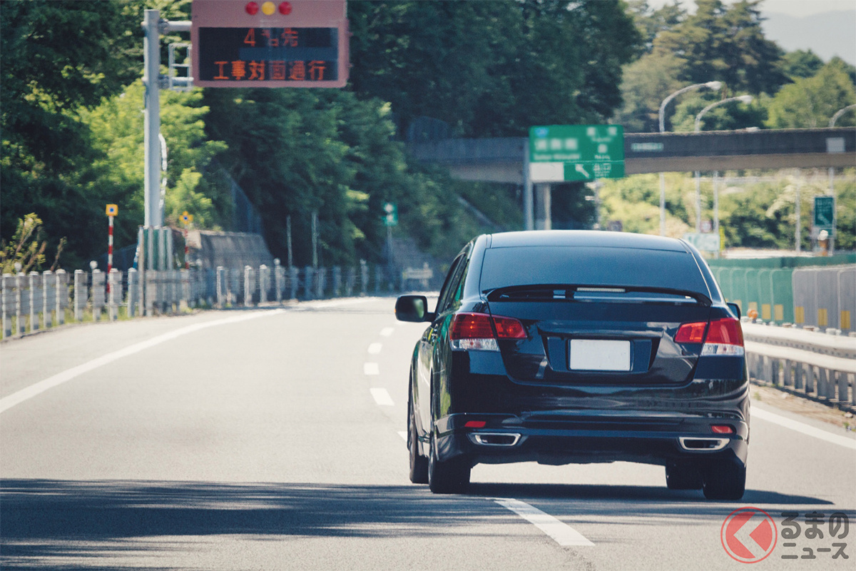 高速道路でずっと追い越し車線を走り続ける車がいる理由