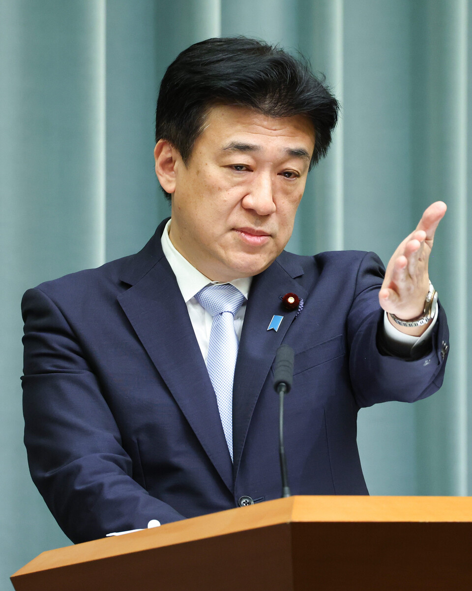 天皇陛下「なんか、すげえ法案出すらしいじゃん？」高市「…。」(国外逃亡)