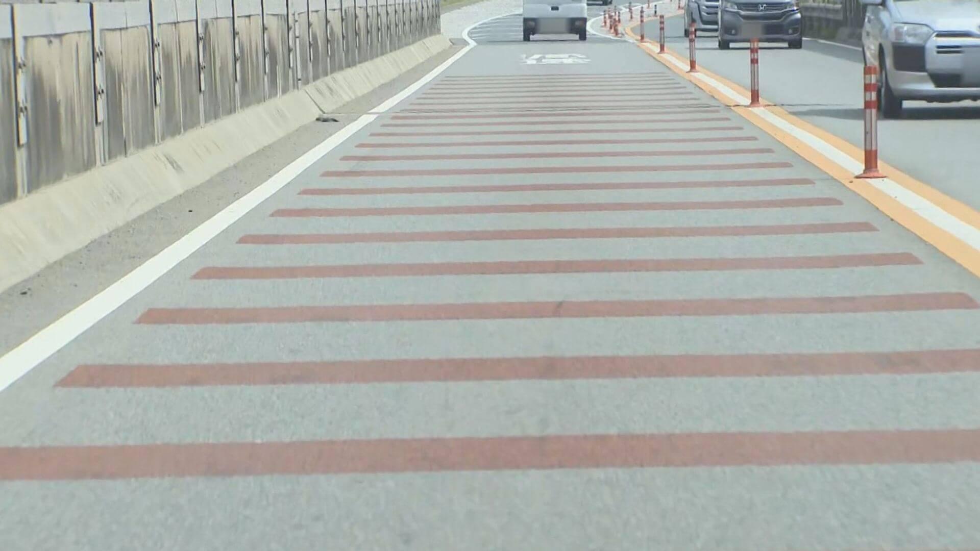 軽自動車が午前2時に一人で国道を歩いていた男児をはねる