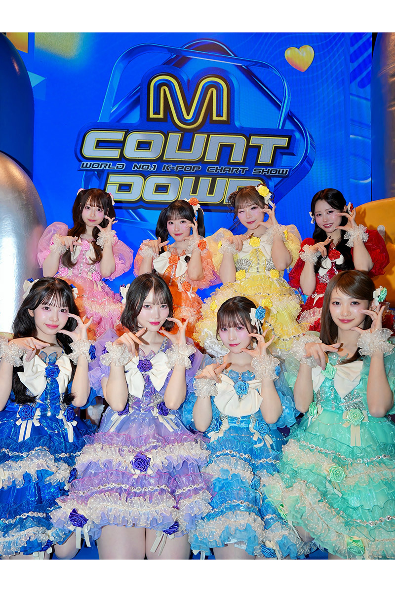 日本人アイドルキューストが韓国で話題。韓国アイドルは前かがみで胸を出すようになり嫌