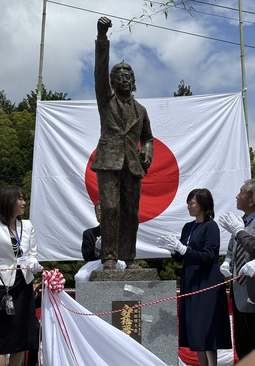 安倍神像神社に安倍晋三銅像を建立。安倍さん神になる