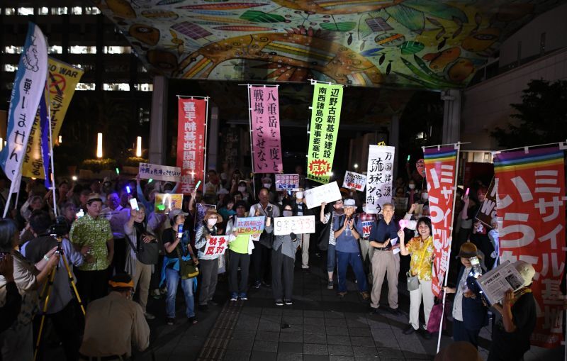 【週間金曜日】「憲法変えるな、首相を代えろ！」 沖縄県民広場で市民団体が大集会