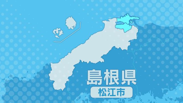 走る車から歩行者の女性に向かって爆竹を投げたとして男2人を逮捕