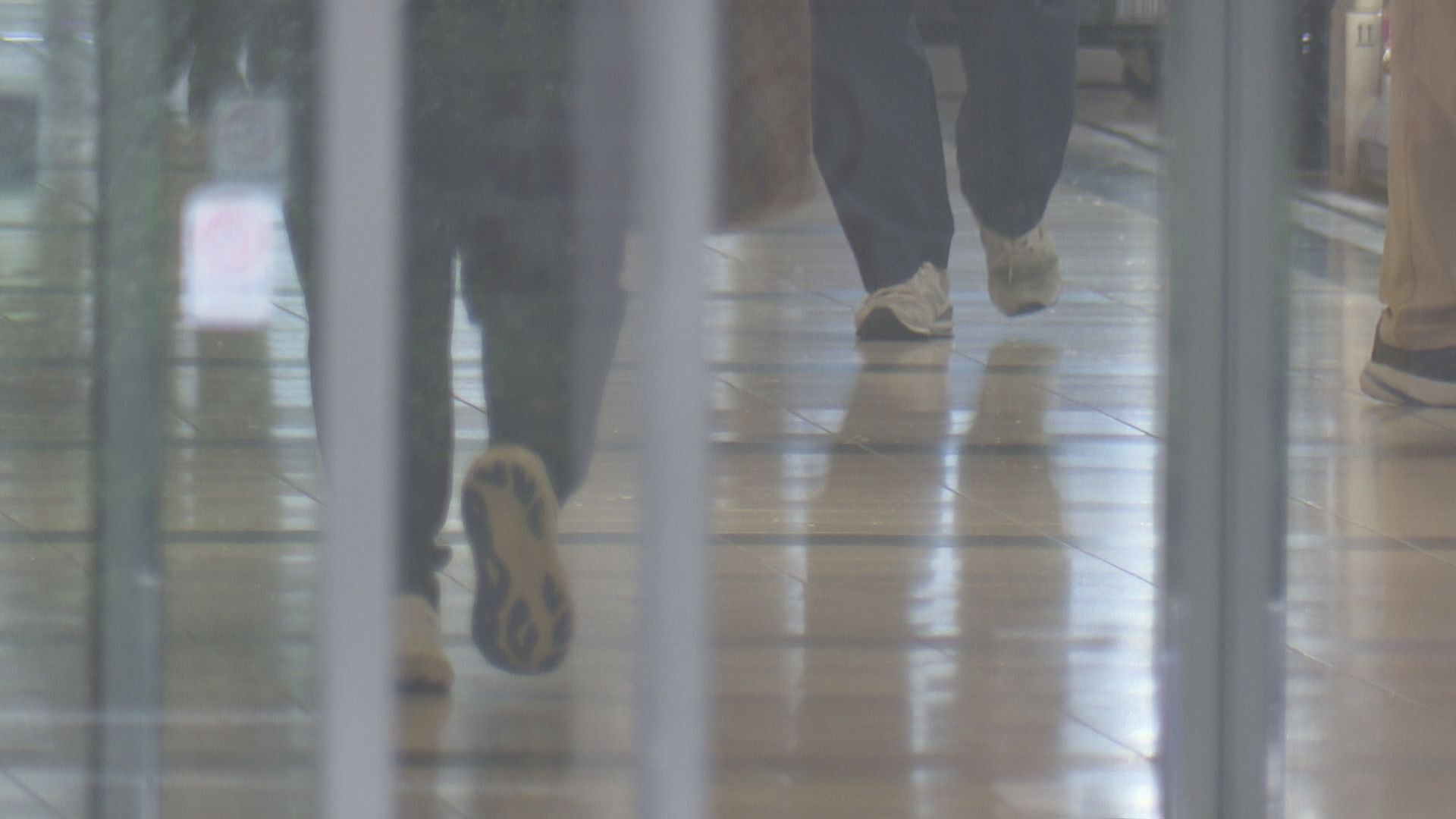 テレビ局入るビルで「刃物男」騒動　取り押さえられた男性「果物切ってトイレに…」