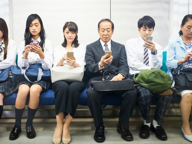 中国人「日本人は蕎麦やラーメンはズルズルすする癖に電車では静かにしろとかはなんでなの？」