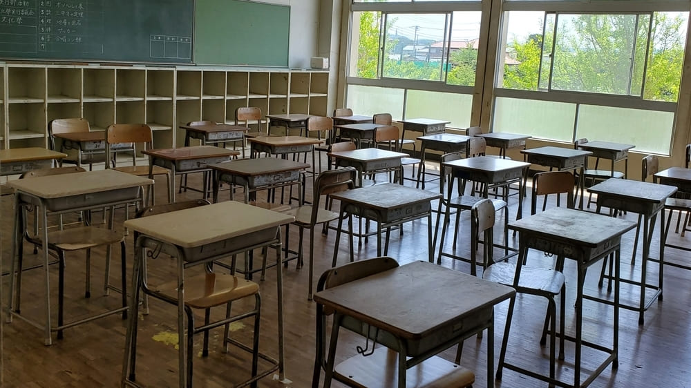 155cm男子「ボクに用？」「お前隠し事してね？夏もチョッキだし水泳しないし連れションもしないし」