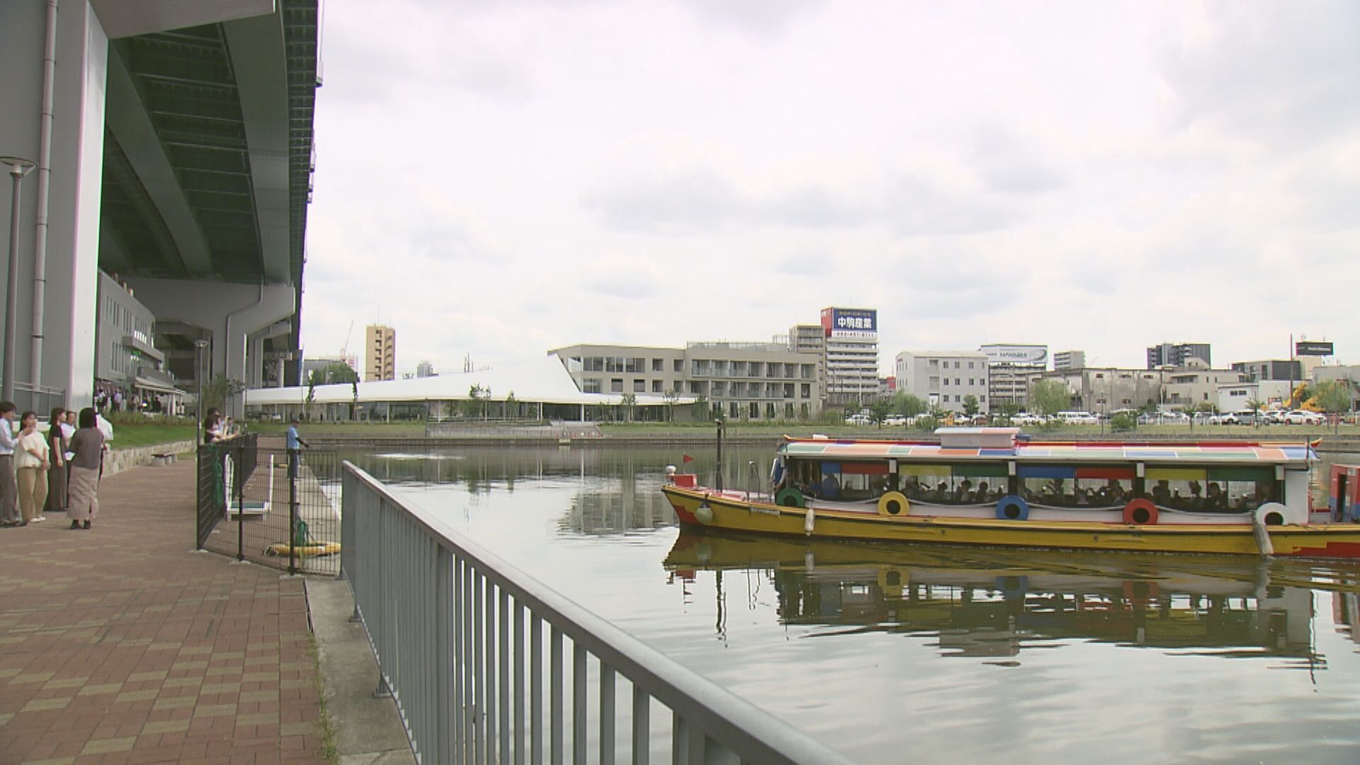 部屋から一歩出るとそこは臭い中川運河。名古屋に高級ホテルと商業施設『NAKAGAWA CANAL DOORS』