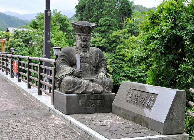 「このバスは、三途の川経由・地獄行きです」　←40人が乗る