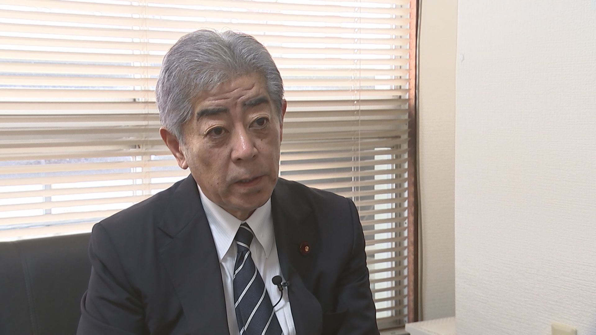 岩屋氏「国旗の尊重意識は自然な形で育まれるべきもので、刑罰によって強制されるべきではない」