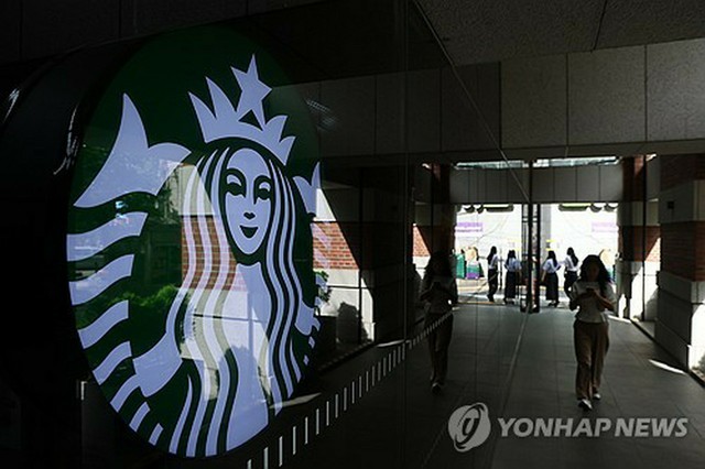 ウリナラ半万年。韓スターバックス全社員に「歴史教育」イチゴフラペチーノにキムチを入れる壁画
