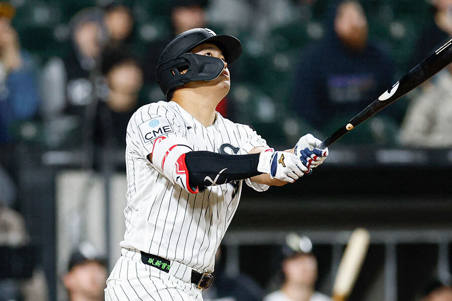 本塁打を打った村上宗隆のMLB公式写真がウンコ漏らして逃走する様子に見えると話題