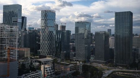 EV躍進でも「ゾンビ企業」から目を背ける中国、まやかしの“二重経済”でこれから迎える長期低迷の罠