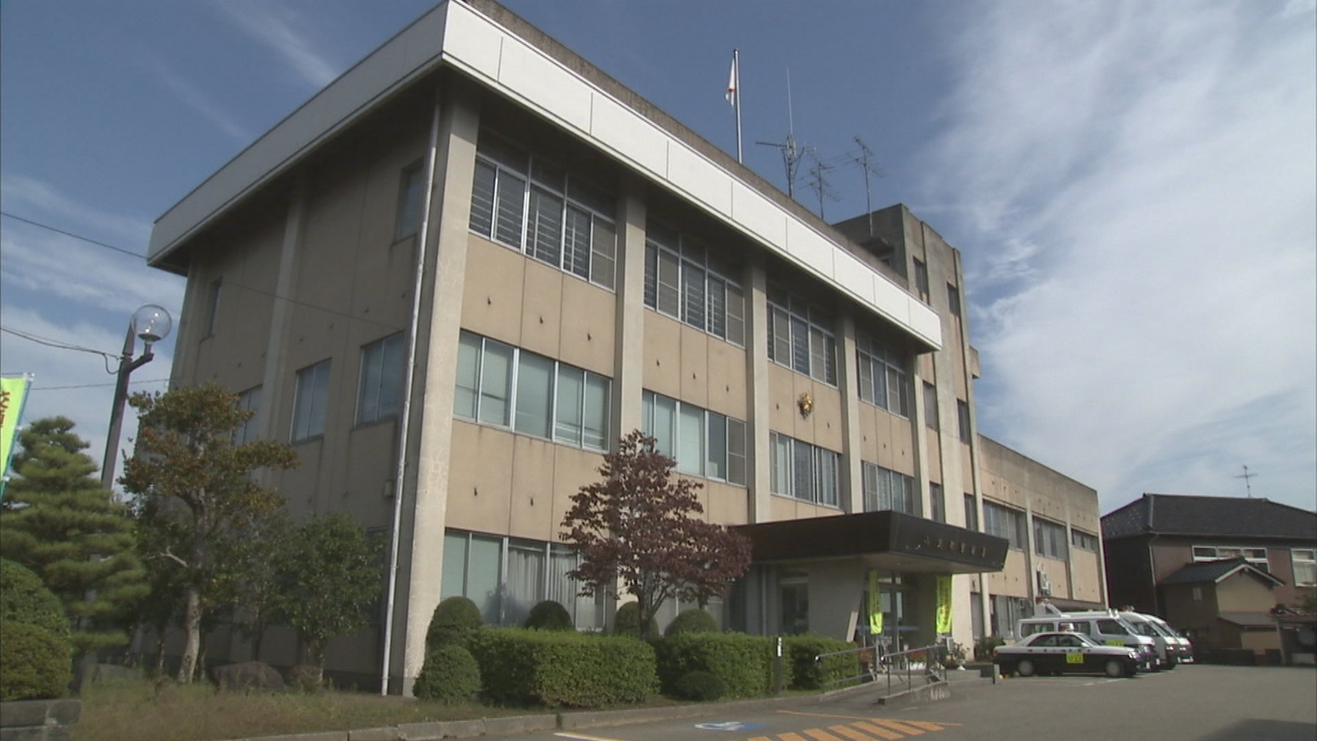 フォークリフトから幅5m・500kgパレットが滑り落ち中国人作業員2人が下敷き　富山