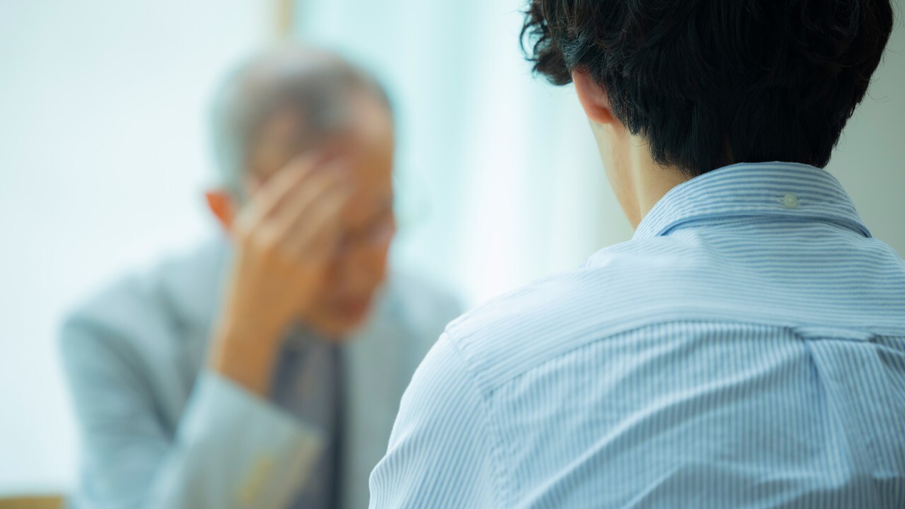 生活費を毎月5万円親に渡している子供部屋おじさん（28）、両親から叩き出される。「出て行け！」