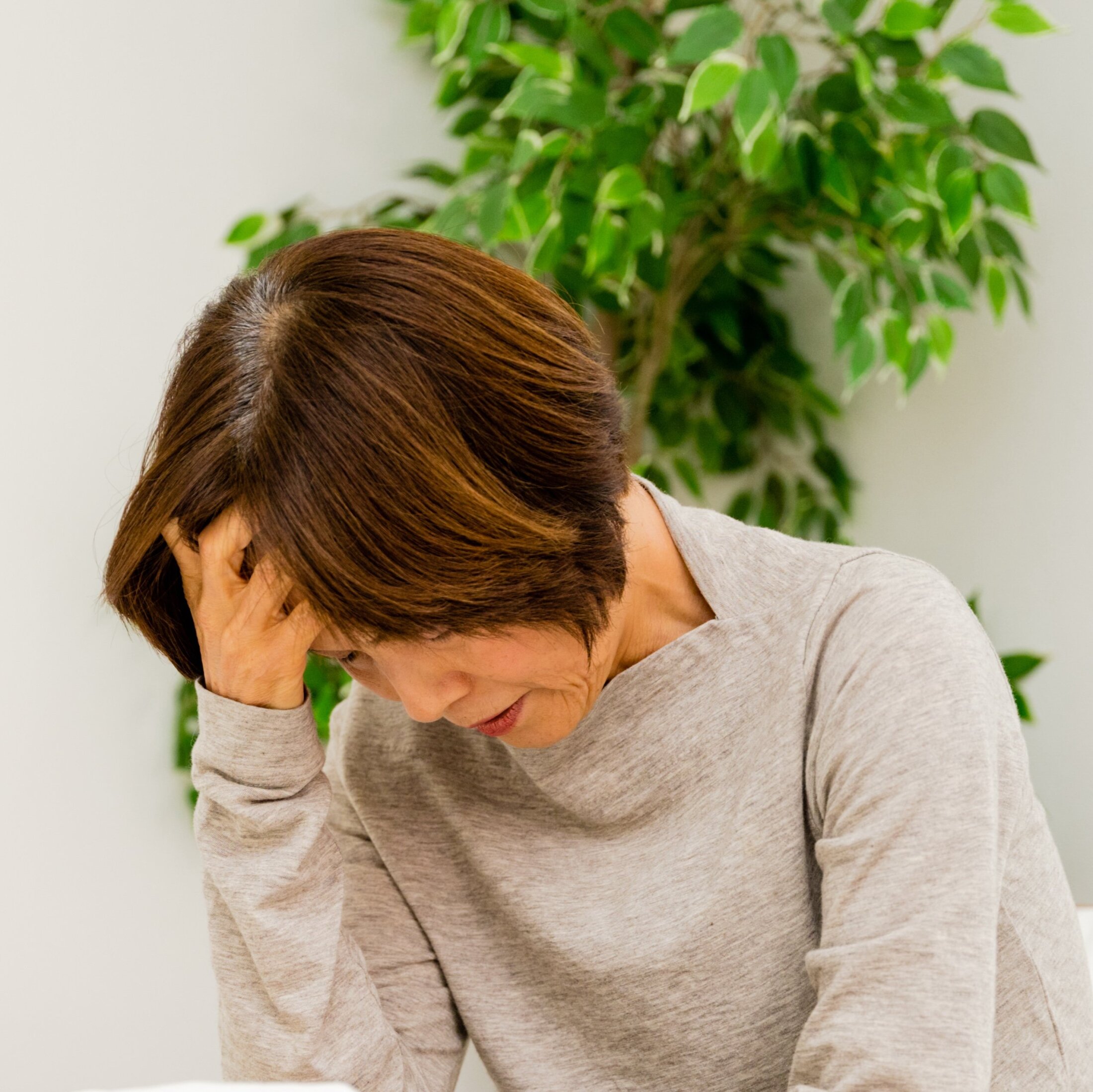 母ちゃん、子供3人が童貞・処女で、息子が一度もオナニーをした事がないのに悲しむ