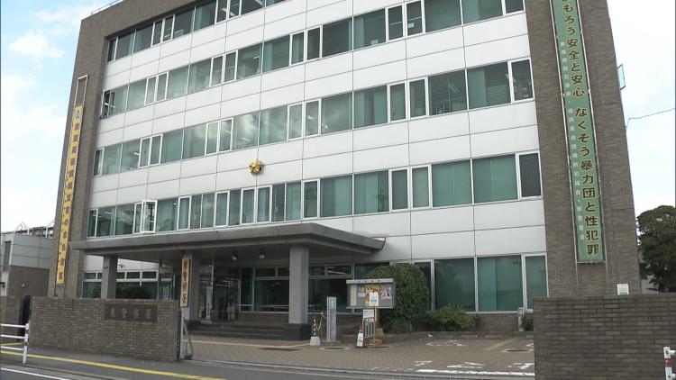 川崎洋一(71)、女性(35)に“つきまとい”エスカレーターで背後に密着