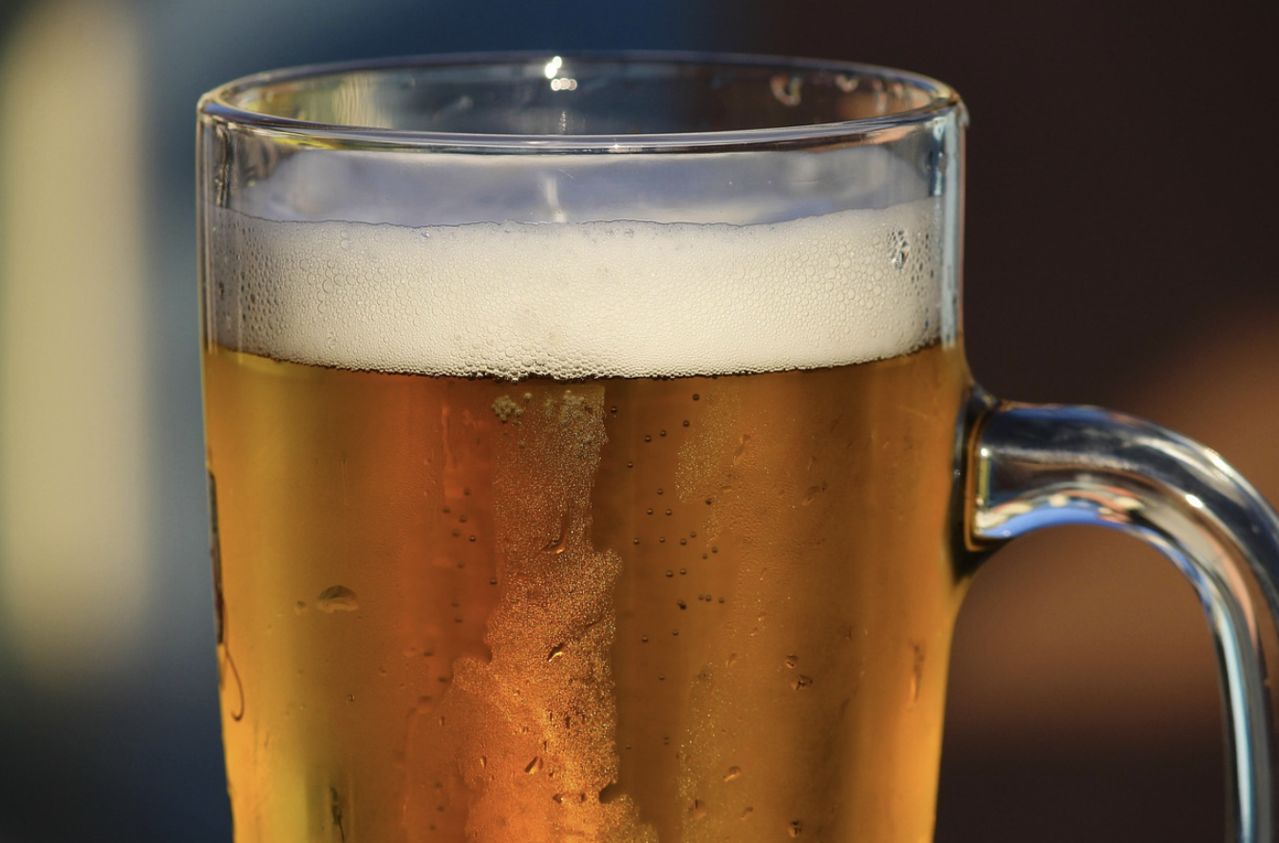 客が使ったビールジョッキを水だけですすいで再提供した日本の飲食店…韓国のネットで物議